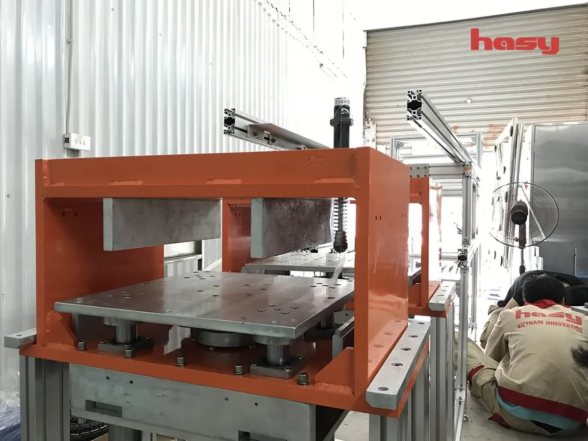 Cụm ép thủy lực dây chuyền Cu Tỉ khi lắp ráp