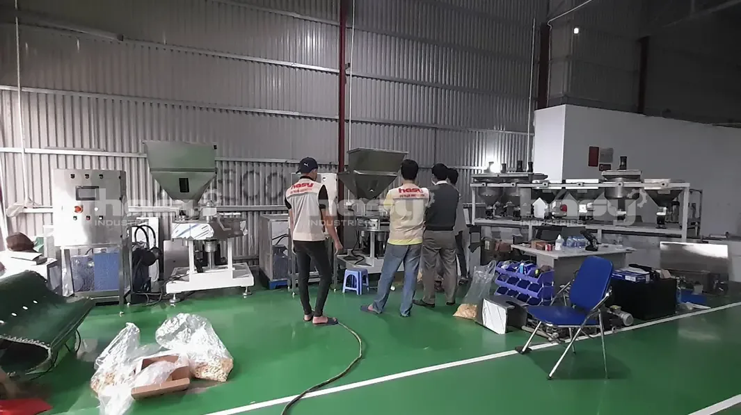 Chạy thử máy ép viên mì tại xưởng Hasy